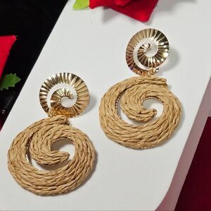 Boutique | Jewelry | Goldraffia Conch Shell Earrings Coastal Resort ...